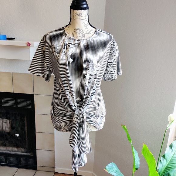 Style Envy Tops - Style Envy Floral Striped Black White Short Sleeve Knot Front Top Size XL